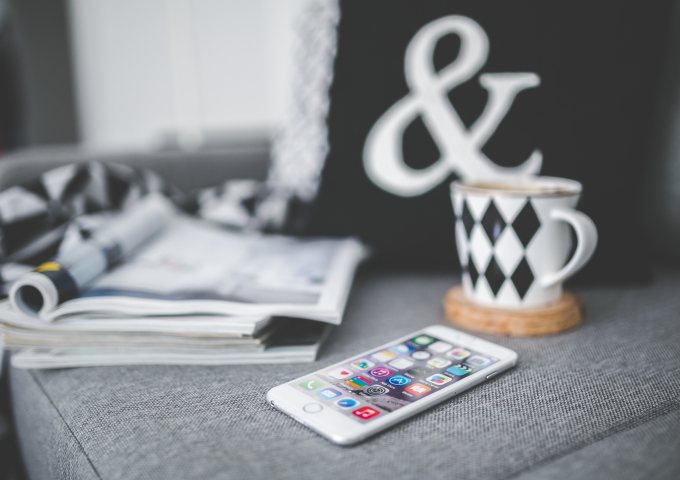 coffee-cup-apple-iphone.jpg